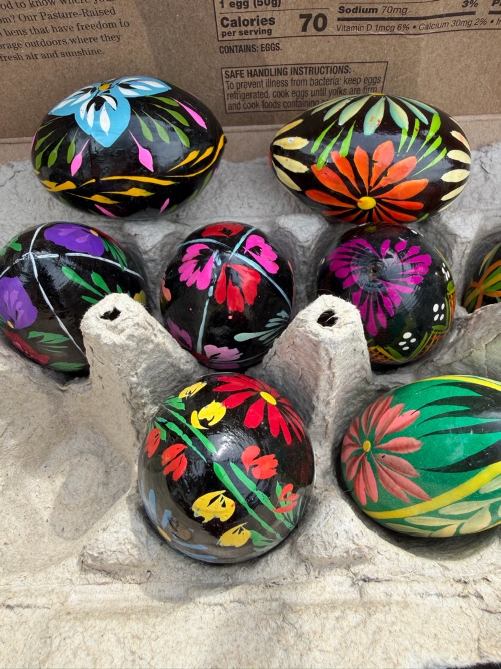 Handpainted Wood Eggs (13) As Is Collectible 1970’s Some With Paint Chipped - Picture 5 of 16